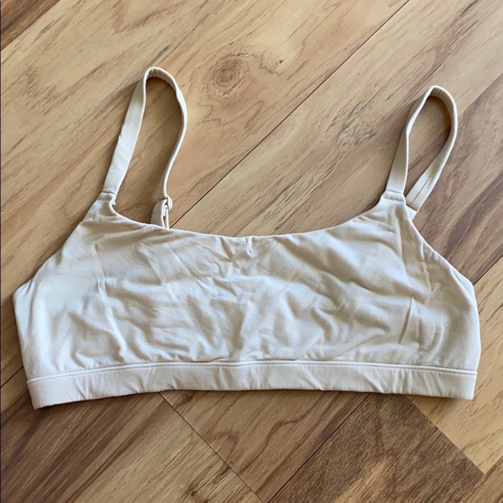 Skims Bra- Brand New. Will steam before shipping